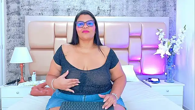 Snapshot of SelennaCooper chatting on December 5, 2025, 11:41 am SelennaCooper online show from December 5, 2025, 11:41 am