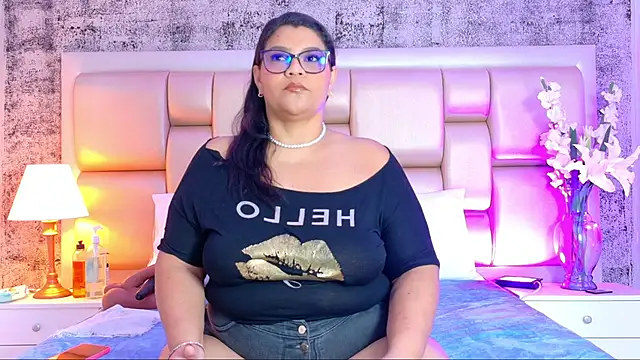 SelennaCooper online show from April 9, 2026, 11:37 am