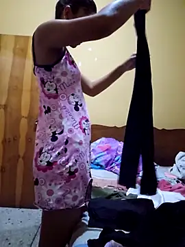 Snapshot of skinnyrox chatting on February 6, 2026, 1:32 am skinnyrox online show from February 6, 2026, 1:32 am