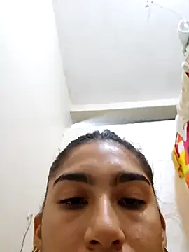 Snapshot of skinnyrox chatting on February 13, 2026, 2:18 am skinnyrox online show from February 13, 2026, 2:18 am