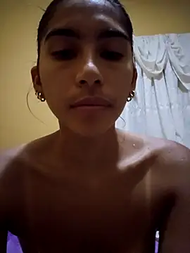 Snapshot of skinnyrox chatting on February 19, 2026, 2:40 am skinnyrox online show from February 19, 2026, 2:40 am