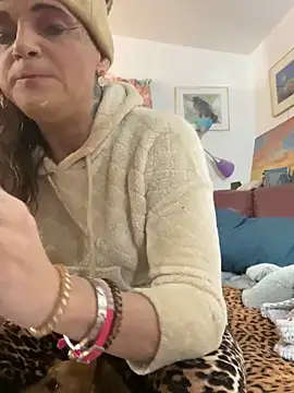 Snapshot of tsashelayamylynzy chatting on December 4, 2025, 3:49 am tsashelayamylynzy online show from December 4, 2025, 3:49 am