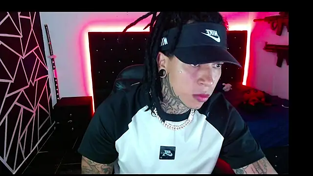 Snapshot of Zero-X9 chatting on November 18, 2025, 9:30 pm Zero-X9 online show from November 18, 2025, 9:30 pm