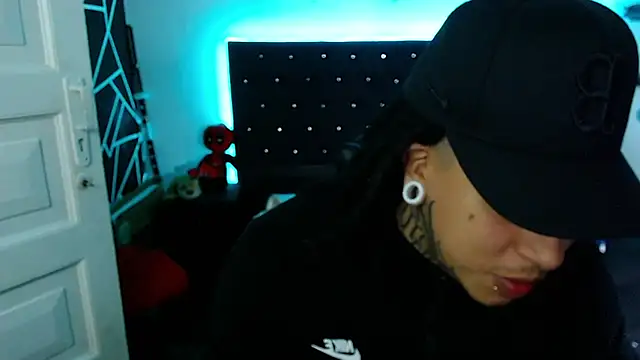 Snapshot of Zero-X9 chatting on February 11, 2026, 8:25 pm Zero-X9 online show from February 11, 2026, 8:25 pm