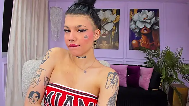 Snapshot of YasminWild chatting on February 6, 2026, 4:28 am YasminWild online show from February 6, 2026, 4:28 am