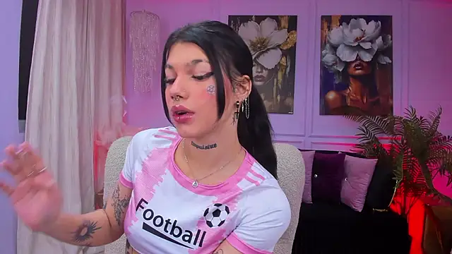 Snapshot of YasminWild chatting on February 8, 2026, 4:27 am YasminWild online show from February 8, 2026, 4:27 am