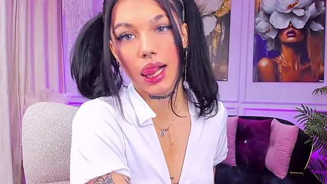 Snapshot of YasminWild chatting on February 10, 2026, 5:00 am YasminWild online show from February 10, 2026, 5:00 am