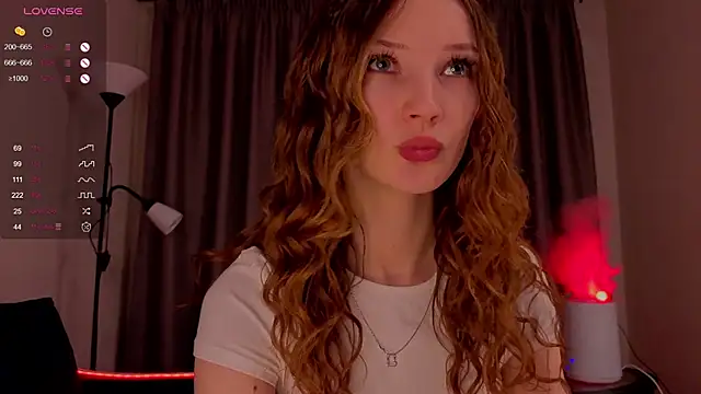 Snapshot of Alisavine chatting on February 6, 2026, 7:28 pm Alisavine online show from February 6, 2026, 7:28 pm