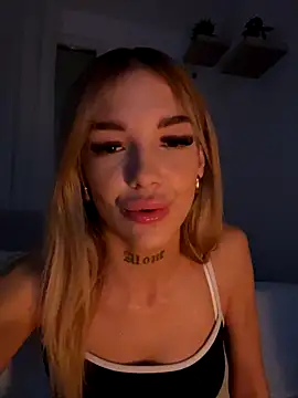 Snapshot of lunababy77 chatting on November 24, 2025, 5:23 pm lunababy77 online show from November 24, 2025, 5:23 pm