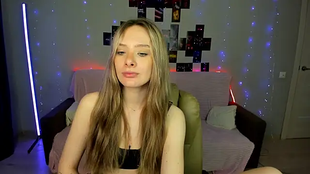 Snapshot of SteshaRay chatting on December 14, 2025, 8:20 am SteshaRay online show from December 14, 2025, 8:20 am