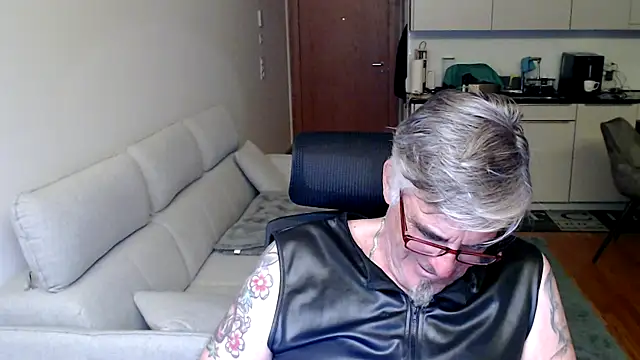Buidapest online show from May 10, 2026, 8:47 pm