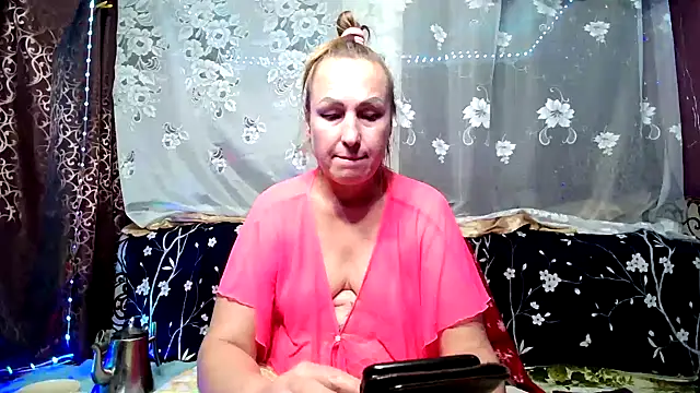 Kissingyouu online show from December 5, 2025, 6:48 pm