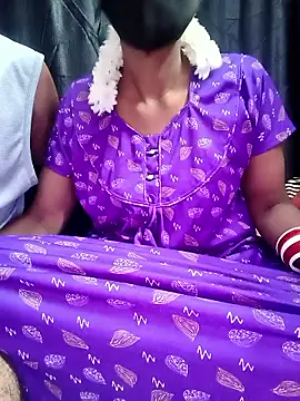 StrawberryCouples online show from January 8, 2026, 4:53 pm