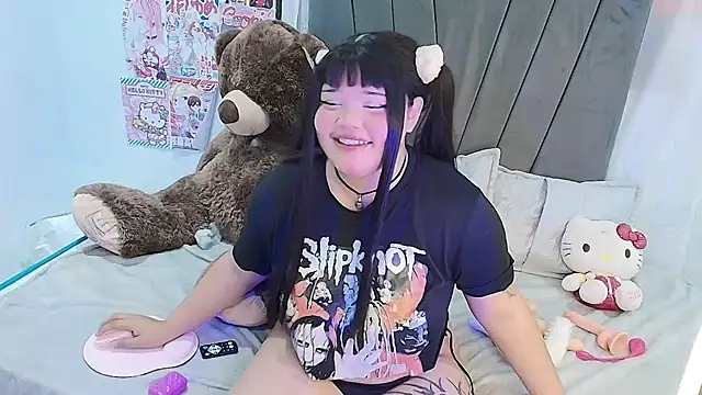 kittyhtxx online show from November 22, 2025, 4:11 am