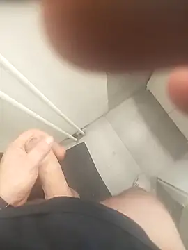 Snapshot of Kusiu221 chatting on November 16, 2025, 7:19 pm Kusiu221 online show from November 16, 2025, 7:19 pm