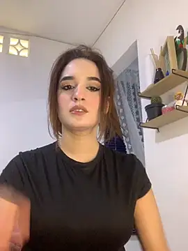 Snapshot of Esmeralda4 chatting on December 5, 2025, 8:38 pm Esmeralda4 online show from December 5, 2025, 8:38 pm