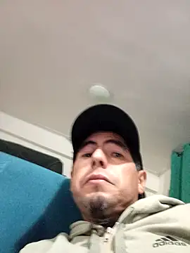 Marcelorastrero online show from November 17, 2025, 4:18 am