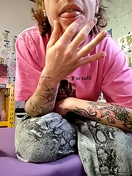 Snapshot of dragonlock chatting on December 18, 2025, 7:20 pm dragonlock online show from December 18, 2025, 7:20 pm