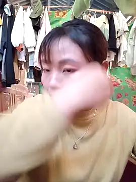 Snapshot of Lee-Thee chatting on November 30, 2025, 3:43 am Lee-Thee online show from November 30, 2025, 3:43 am