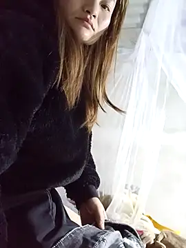 Snapshot of Lee-Thee chatting on January 5, 2026, 10:57 pm Lee-Thee online show from January 5, 2026, 10:57 pm