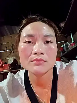 Snapshot of Lee-Thee chatting on January 19, 2026, 10:41 am Lee-Thee online show from January 19, 2026, 10:41 am