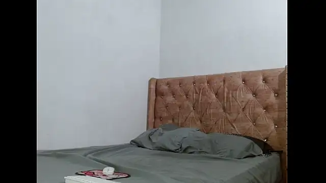 Alexx and Valentinoo online show from November 18, 2025, 9:41 pm