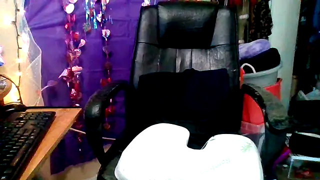 Snapshot of SatinSinful chatting on February 27, 2026, 9:37 pm SatinSinful online show from February 27, 2026, 9:37 pm