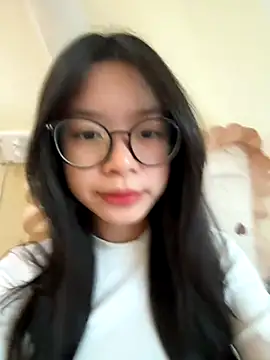 Snapshot of mau155_ chatting on December 19, 2025, 12:28 am mau155 online show from December 19, 2025, 12:28 am
