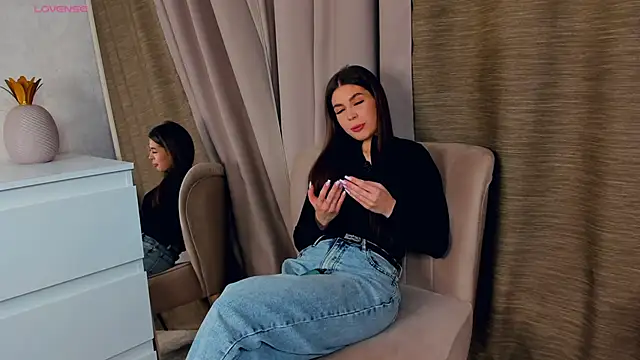 AnetteGamrath online show from November 18, 2025, 3:27 pm