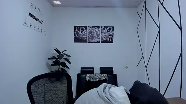 Snapshot of James_Adams_01 chatting on December 4, 2025, 12:36 pm James Adams 01 online show from December 4, 2025, 12:36 pm