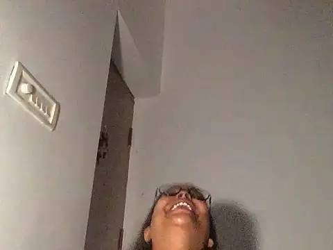 Snapshot of raveena_hot chatting on December 16, 2025, 4:28 am raveena hot online show from December 16, 2025, 4:28 am