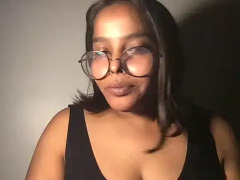 Snapshot of raveena_hot chatting on December 20, 2025, 8:54 am raveena hot online show from December 20, 2025, 8:54 am