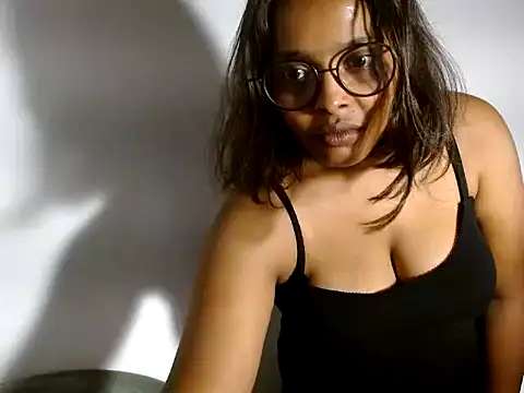 Snapshot of raveena_hot chatting on December 21, 2025, 12:34 pm raveena hot online show from December 21, 2025, 12:34 pm