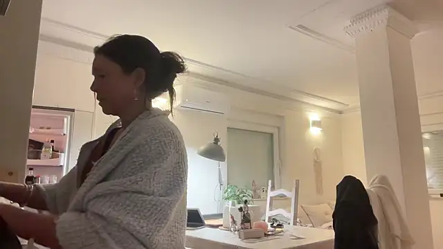 AnnaSophiaX online show from December 2, 2025, 8:48 pm