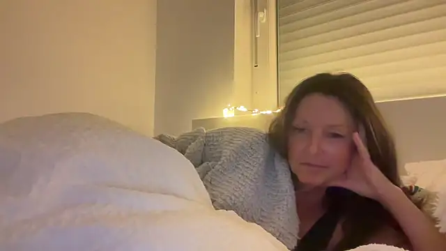 AnnaSophiaX online show from December 22, 2025, 12:18 am