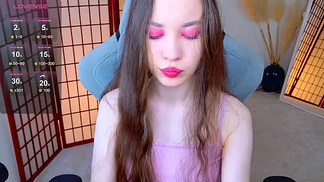 Snapshot of SilentLily chatting on February 5, 2026, 8:46 pm SilentLily online show from February 5, 2026, 8:46 pm