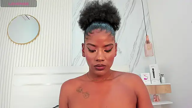 Snapshot of Afro_Luna chatting on November 29, 2025, 12:08 pm Afro Luna online show from November 29, 2025, 12:08 pm