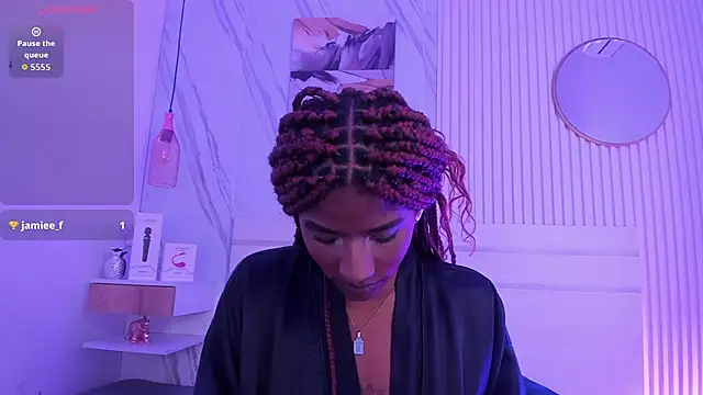 Snapshot of Afro_Luna chatting on December 18, 2025, 11:27 am Afro Luna online show from December 18, 2025, 11:27 am