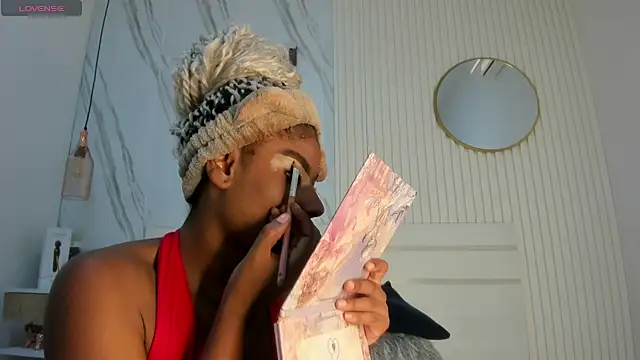 Snapshot of Afro_Luna chatting on January 10, 2026, 10:39 am Afro Luna online show from January 10, 2026, 10:39 am