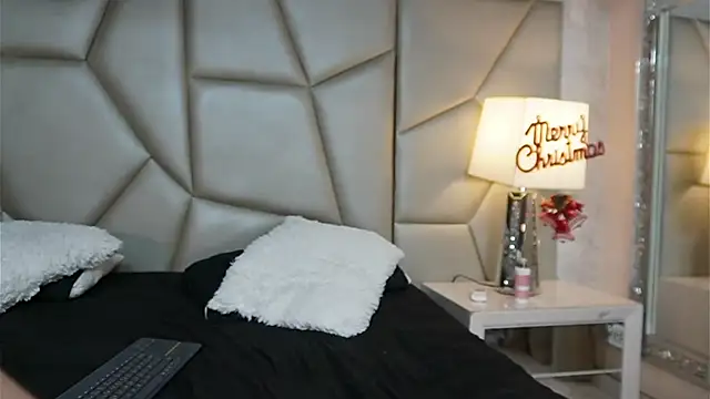 Snapshot of Be_curious chatting on December 4, 2025, 1:09 pm Be curious online show from December 4, 2025, 1:09 pm