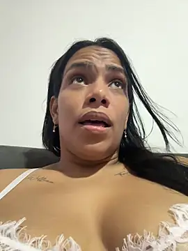 Snapshot of ArielleMillerr- chatting on April 8, 2026, 5:24 pm ArielleMillerr- online show from April 8, 2026, 5:24 pm
