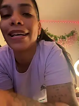 Snapshot of ArielleMillerr- chatting on April 17, 2026, 5:27 pm ArielleMillerr- online show from April 17, 2026, 5:27 pm