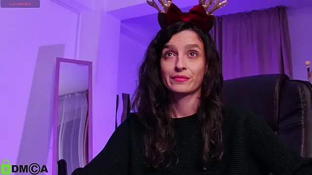 Snapshot of AnnaHarperX chatting on November 19, 2025, 5:35 pm AnnaHarperX online show from November 19, 2025, 5:35 pm