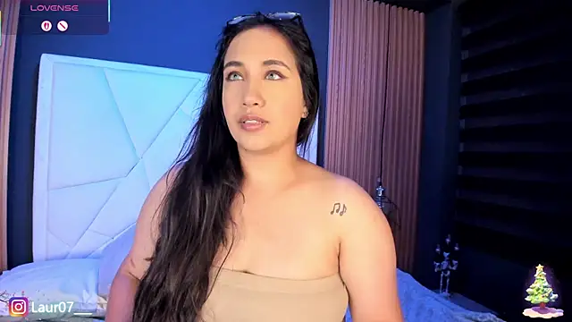 Snapshot of Lauroberts7 chatting on December 16, 2025, 3:44 am Lauroberts7 online show from December 16, 2025, 3:44 am