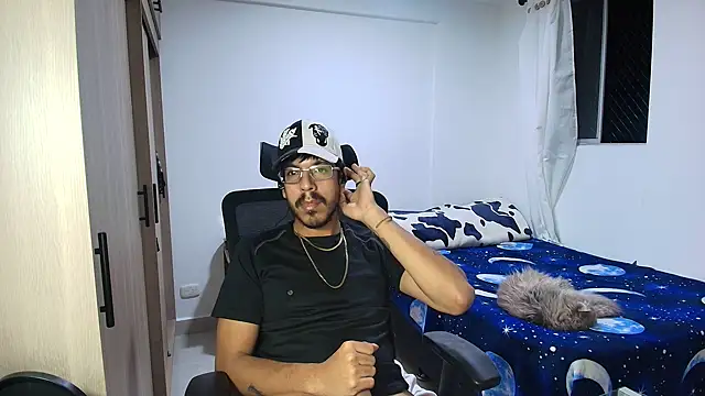 Snapshot of naitt_ chatting on December 4, 2025, 9:40 am naitt online show from December 4, 2025, 9:40 am