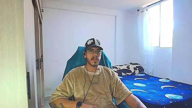 Snapshot of naitt_ chatting on December 13, 2025, 9:42 pm naitt online show from December 13, 2025, 9:42 pm