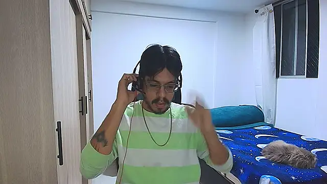 Snapshot of naitt_ chatting on December 18, 2025, 10:43 am naitt online show from December 18, 2025, 10:43 am