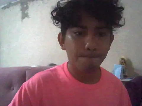 Snapshot of chikis_18 chatting on December 21, 2025, 2:02 pm chikis 18 online show from December 21, 2025, 2:02 pm