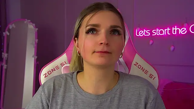 AnnyRaii online show from December 20, 2025, 6:26 pm