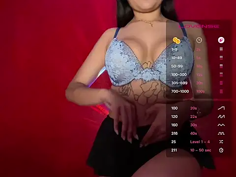reinaass online show from May 17, 2026, 5:27 am